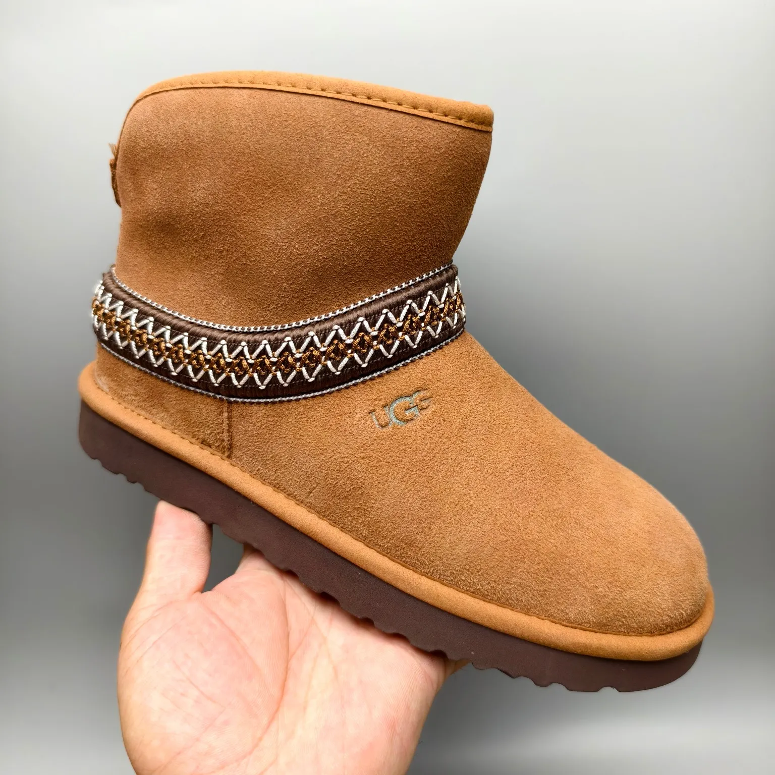 💰560 UGG sheepskin all-in-one snow boots 8262 ethnic style mid-calf boots Color: Maroon Black Size: 35-40